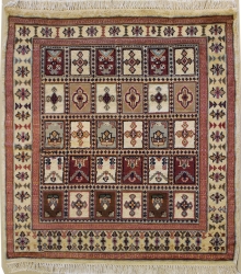 4’0”X4’0” Rug Bakhtiari